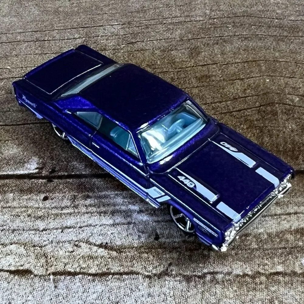 Hot Wheels 2012 Muscle Mania Mopar 67 Plymouth GTX Purple 166/247‎ V5573-07A1